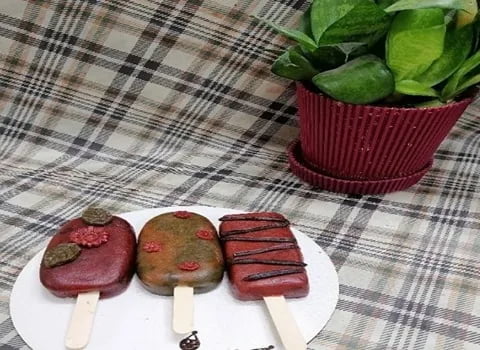 لواشک چوبی شکری تهیه شده از میوه های رسیده و طبیعی گزینه ای دلپذیر یرا علاقه مندان طعم سنتی